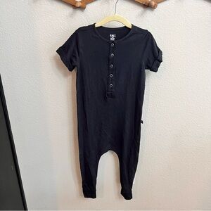 Rags to RACHES Black Short-Sleeve Henley One-Piece for Kids 3/4